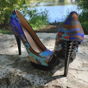9 & Co Jagged Heel Open Toe Pump
